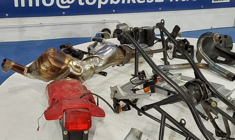 diverse gebrauchte Ersatzteile für Motorrad