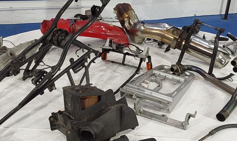 diverse gebrauchte Ersatzteile für Motorrad