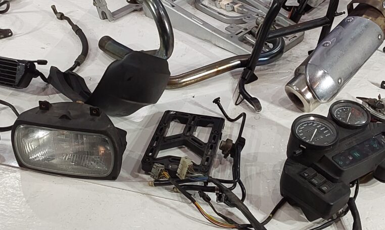 diverse gebrauchte Ersatzteile für Motorrad