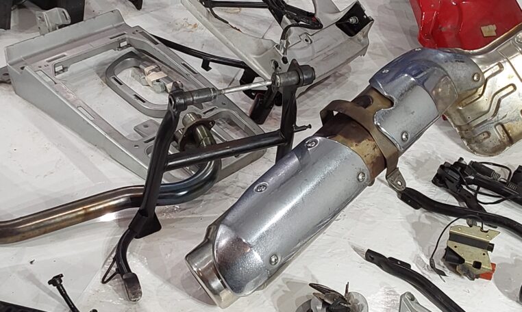 diverse gebrauchte Ersatzteile für Motorrad