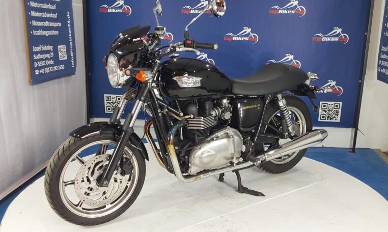 Triumph 900 SE Bonneville